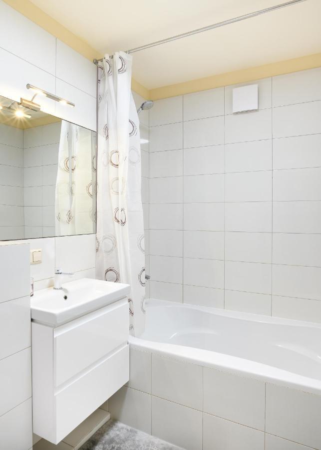 Ona'S Apartment In City Center With Private Parking カウナス エクステリア 写真