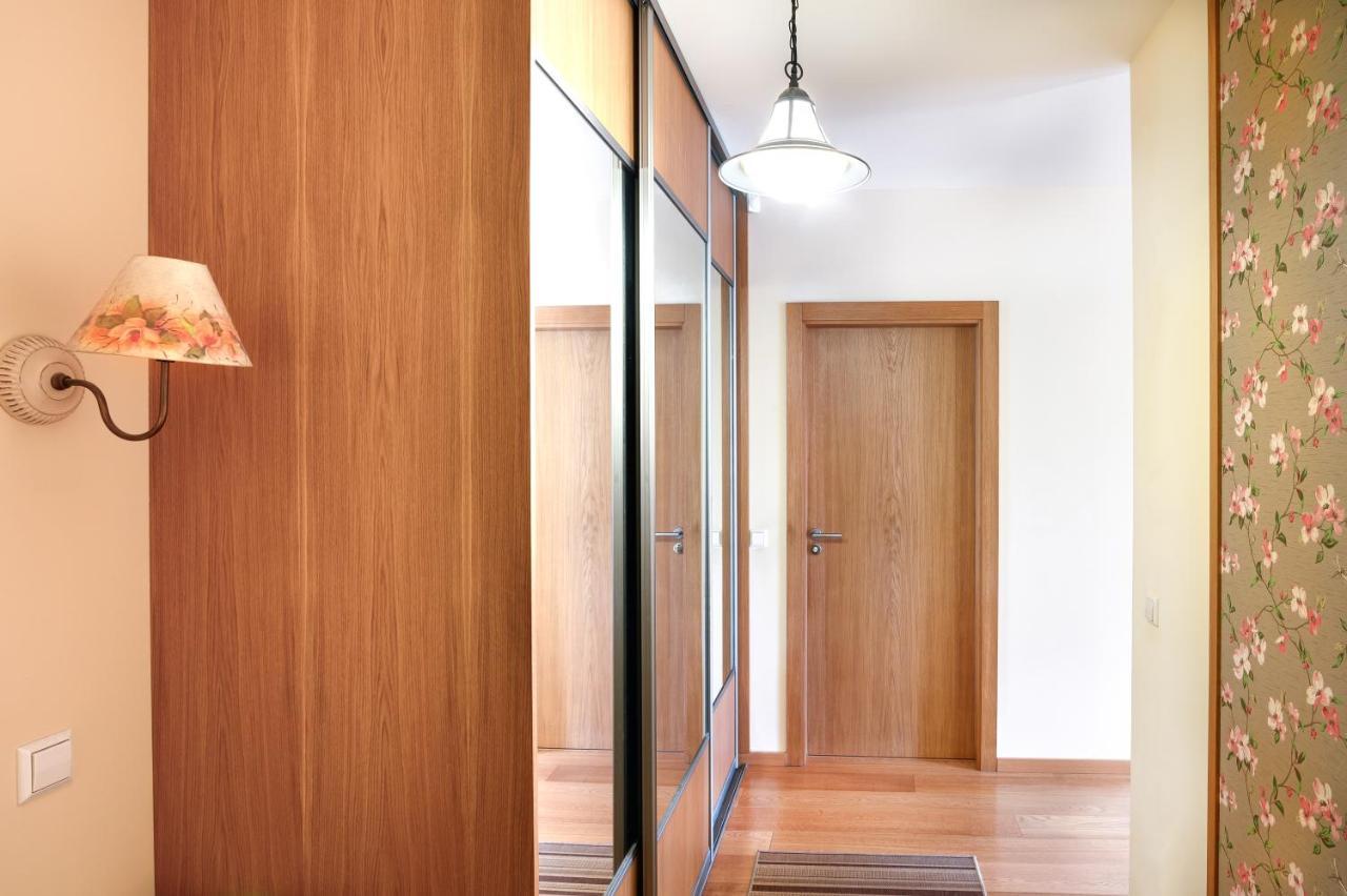 Ona'S Apartment In City Center With Private Parking カウナス エクステリア 写真
